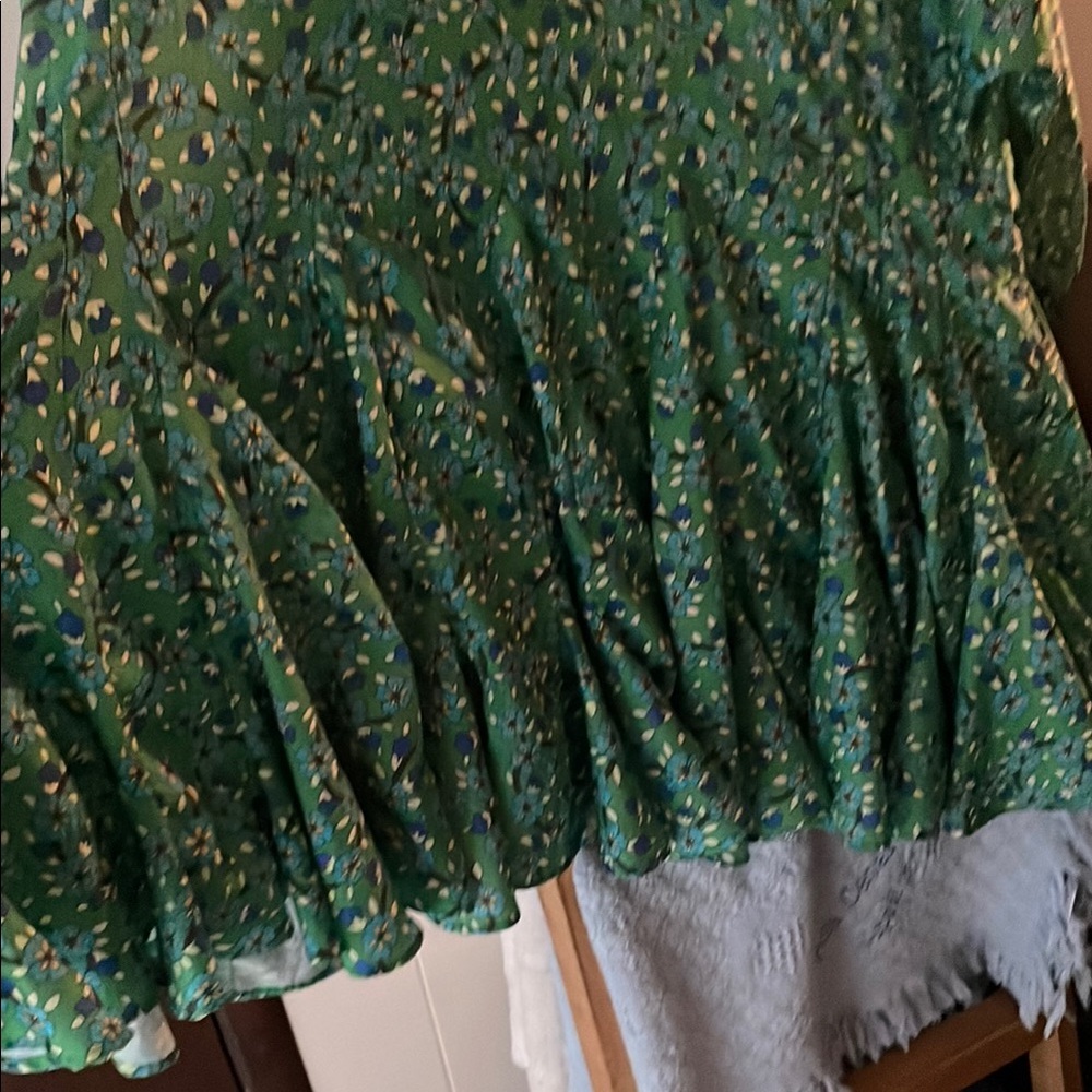 Green Floral Long Sleeve Blouse - Picture 6 of 7